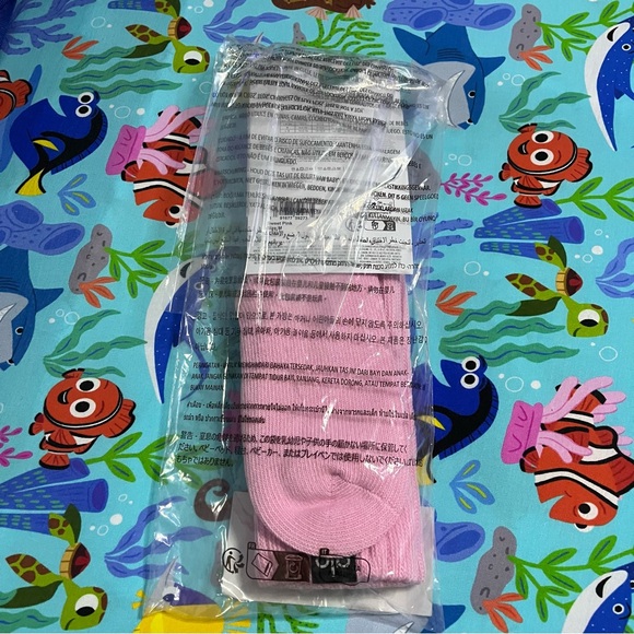 New Alo Yoga Unisex Scrunch Socks in Sweet Pink - Picture 4 of 6